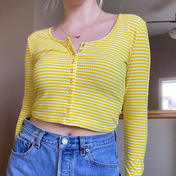✨2/$18✨ Striped Garage Top - Picture 1 of 3